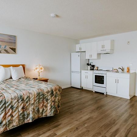 Western Budget Plus Mosaic Suites Penhold Extérieur photo