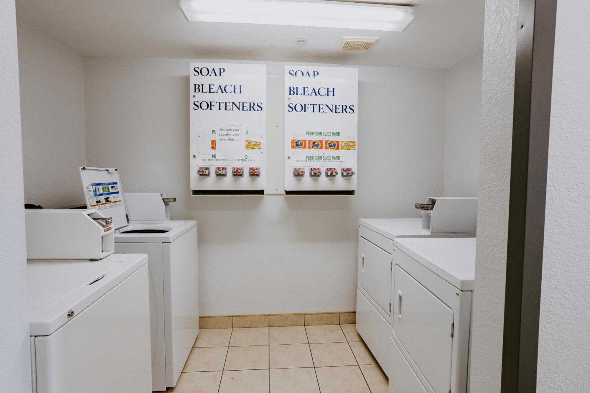 Western Budget Plus Mosaic Suites Penhold Extérieur photo