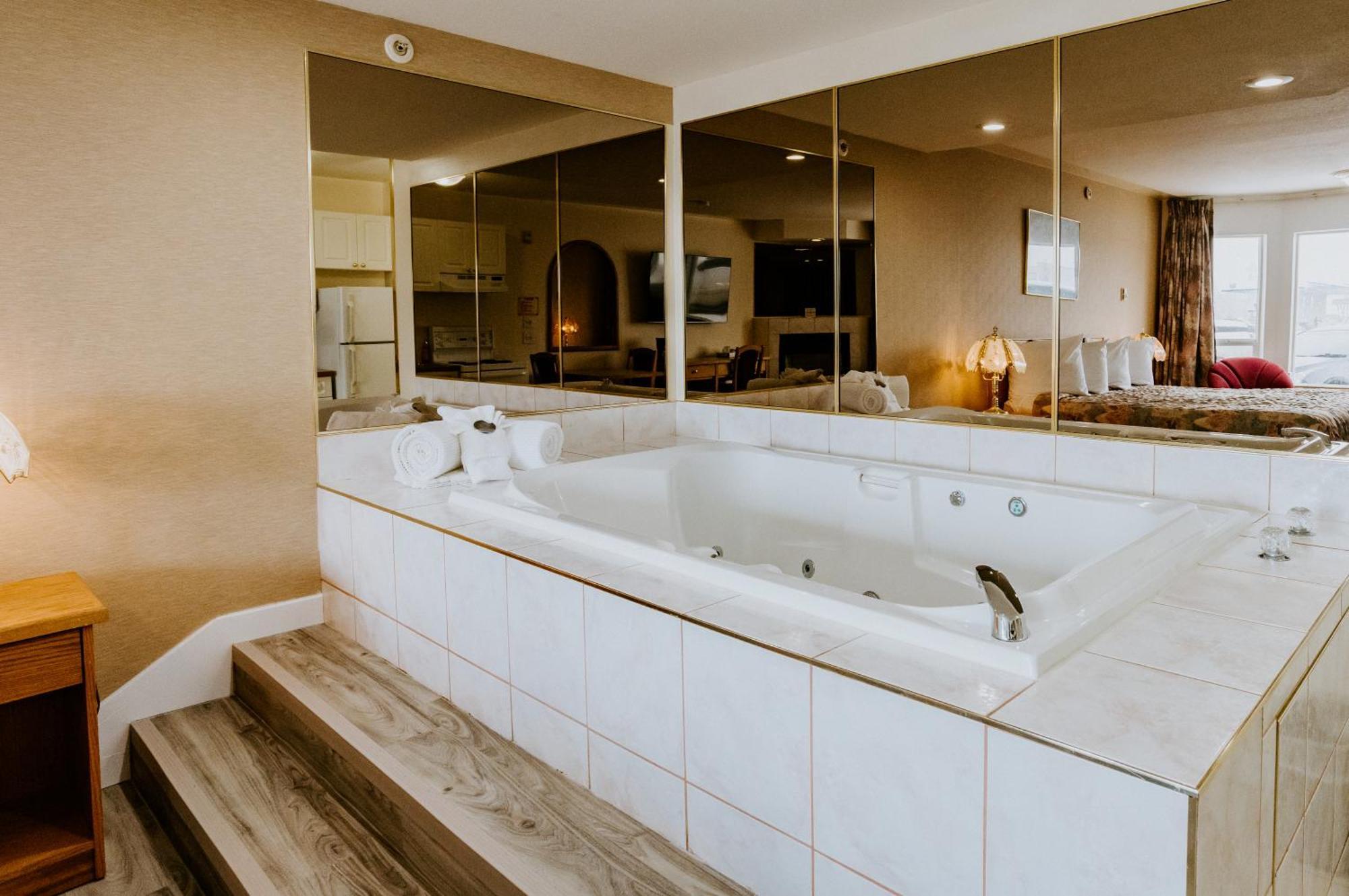 Western Budget Plus Mosaic Suites Penhold Extérieur photo