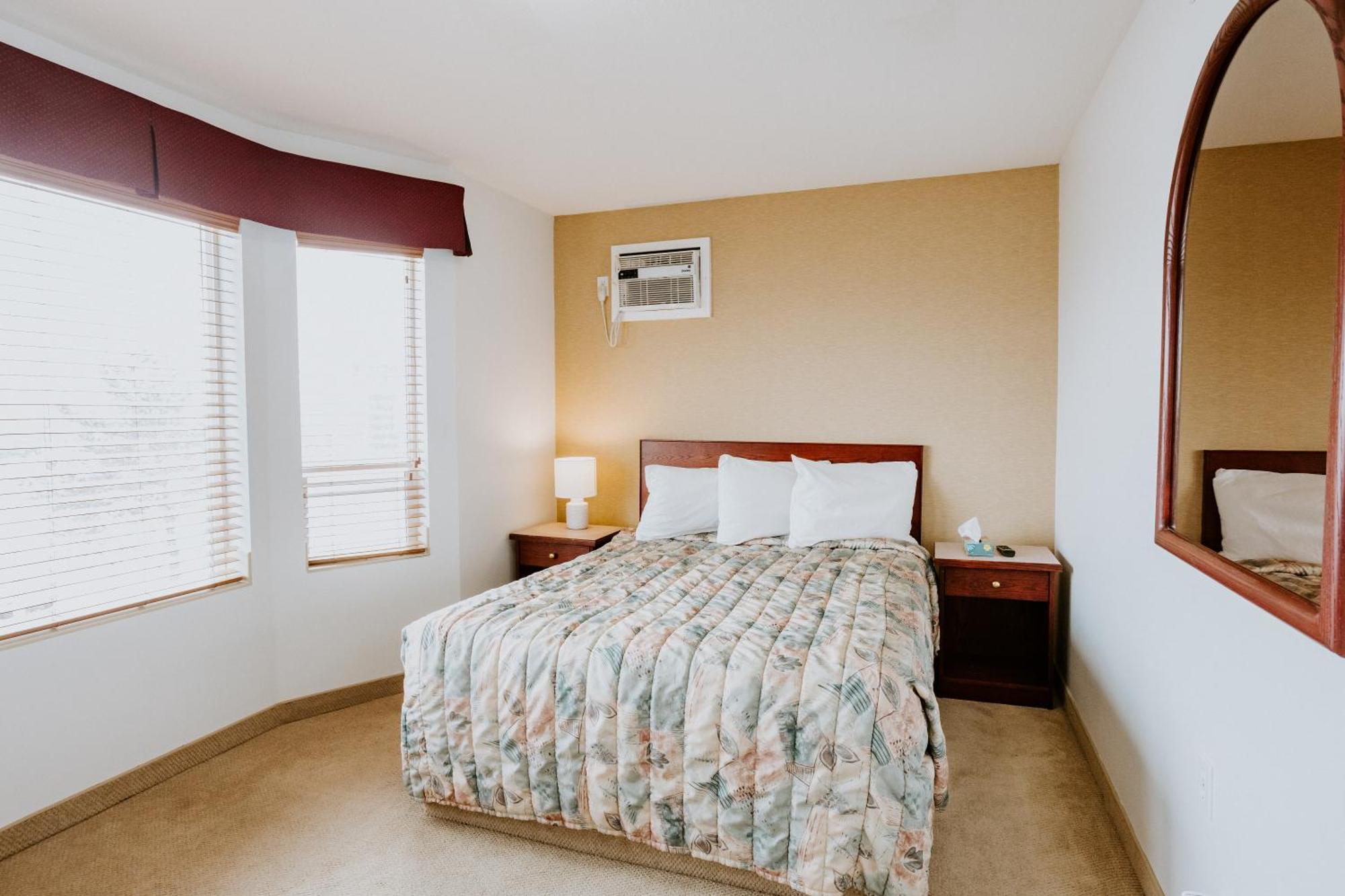 Western Budget Plus Mosaic Suites Penhold Extérieur photo