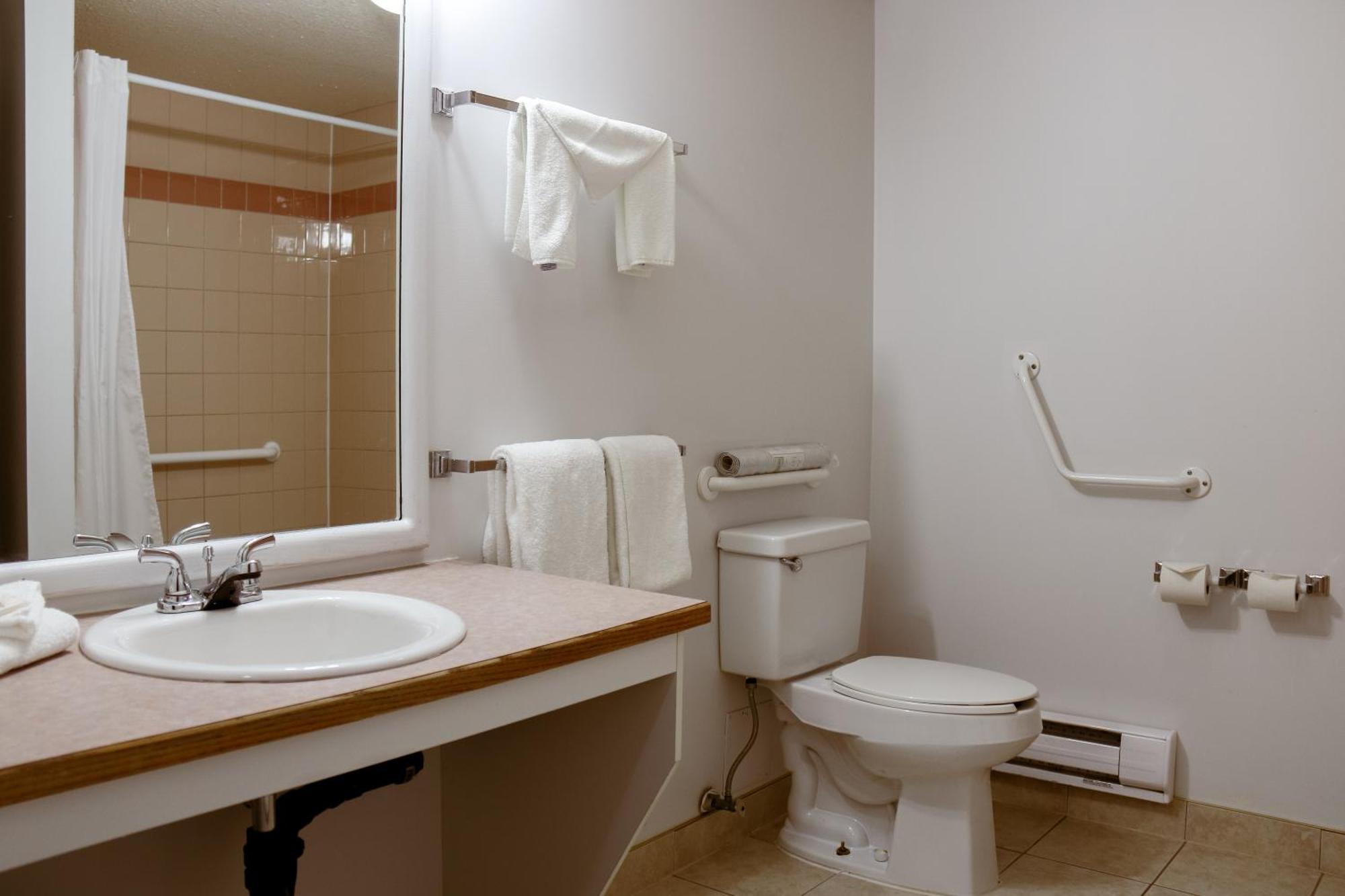 Western Budget Plus Mosaic Suites Penhold Extérieur photo