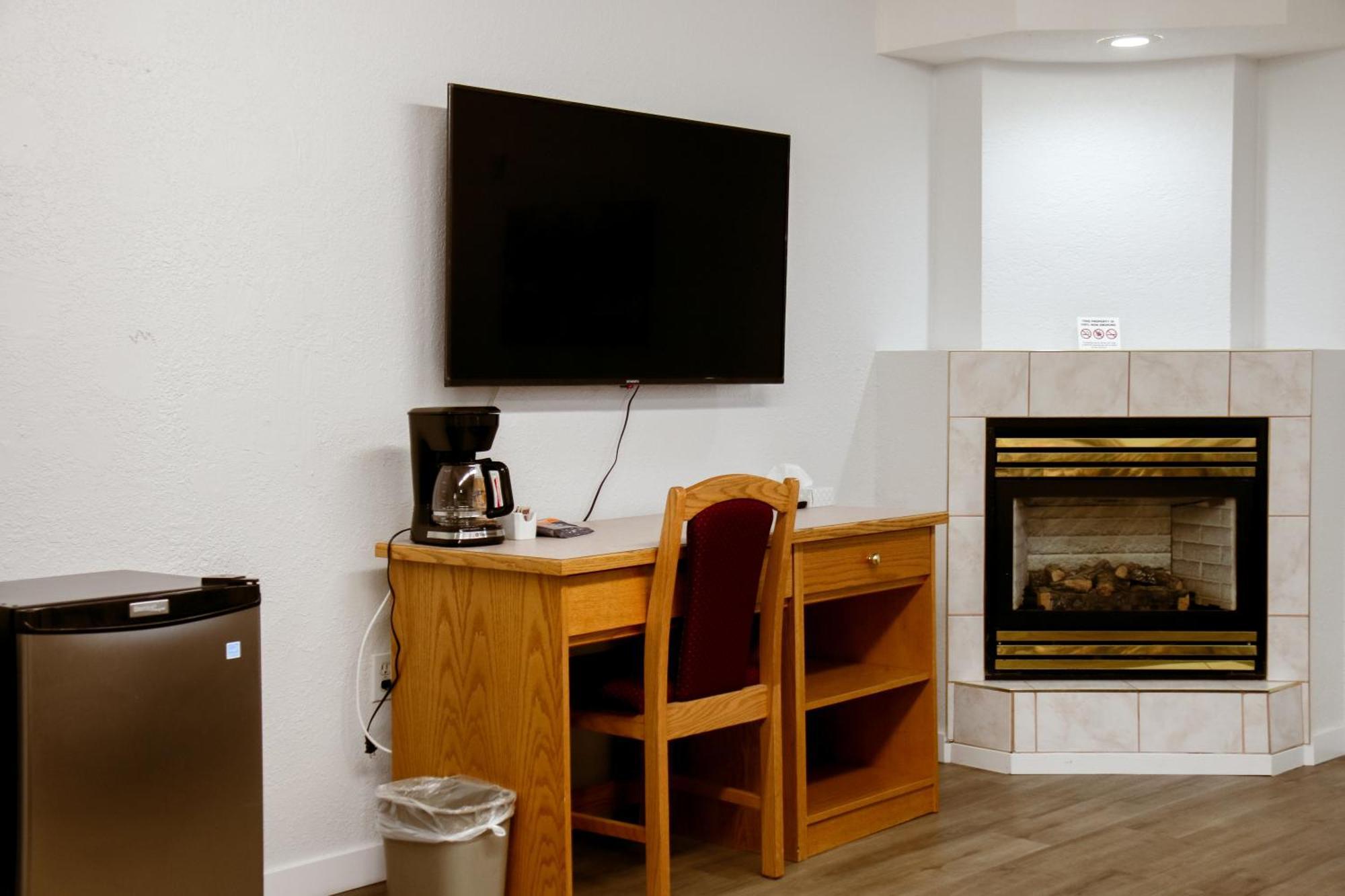Western Budget Plus Mosaic Suites Penhold Extérieur photo