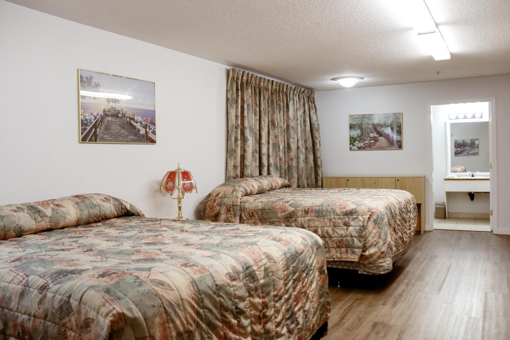 Western Budget Plus Mosaic Suites Penhold Extérieur photo